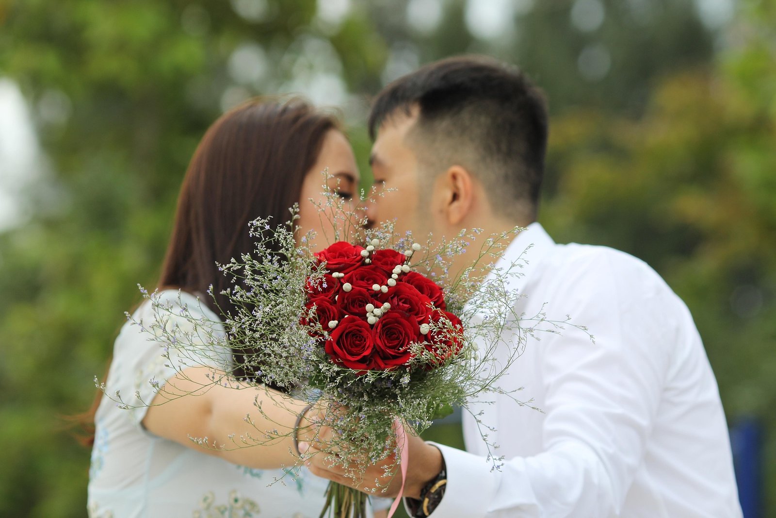 Engagement photography Vancouver - Beautiful couple portrait